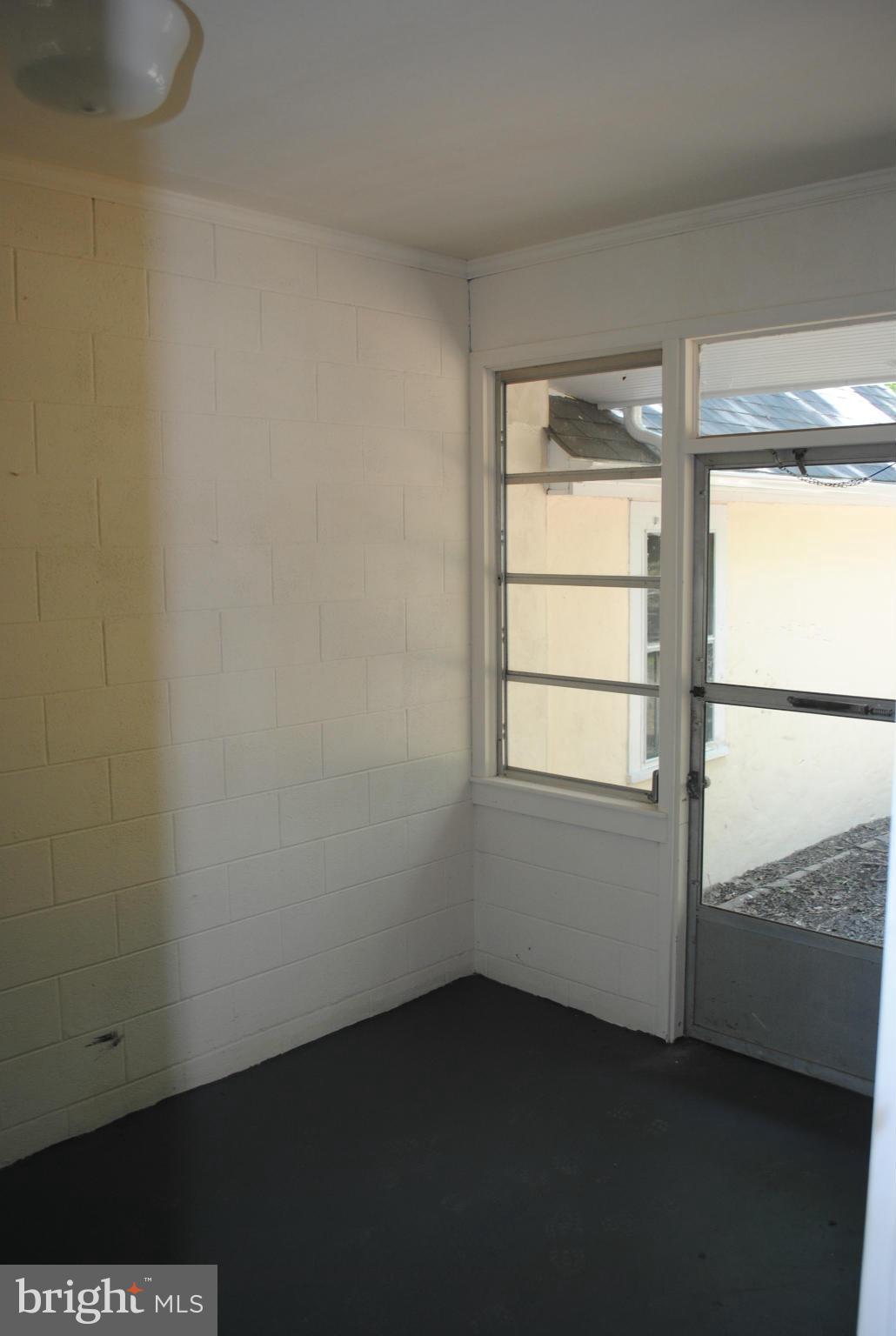 FLAT IRON - Residential