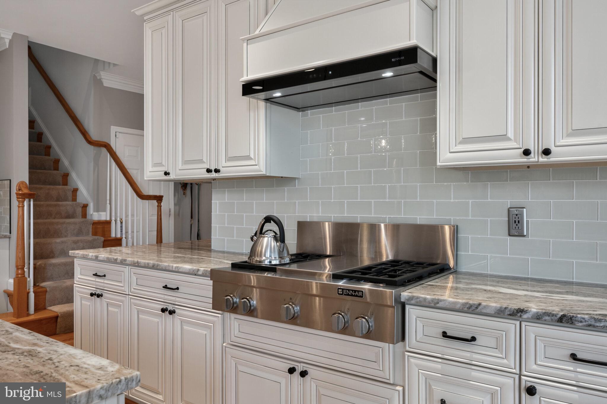 SUZANNE'S WAY - Residential