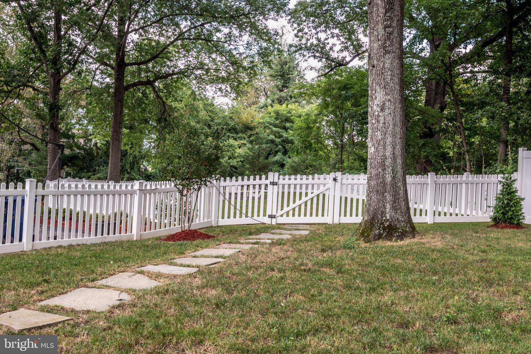 SUZANNE'S WAY - Residential