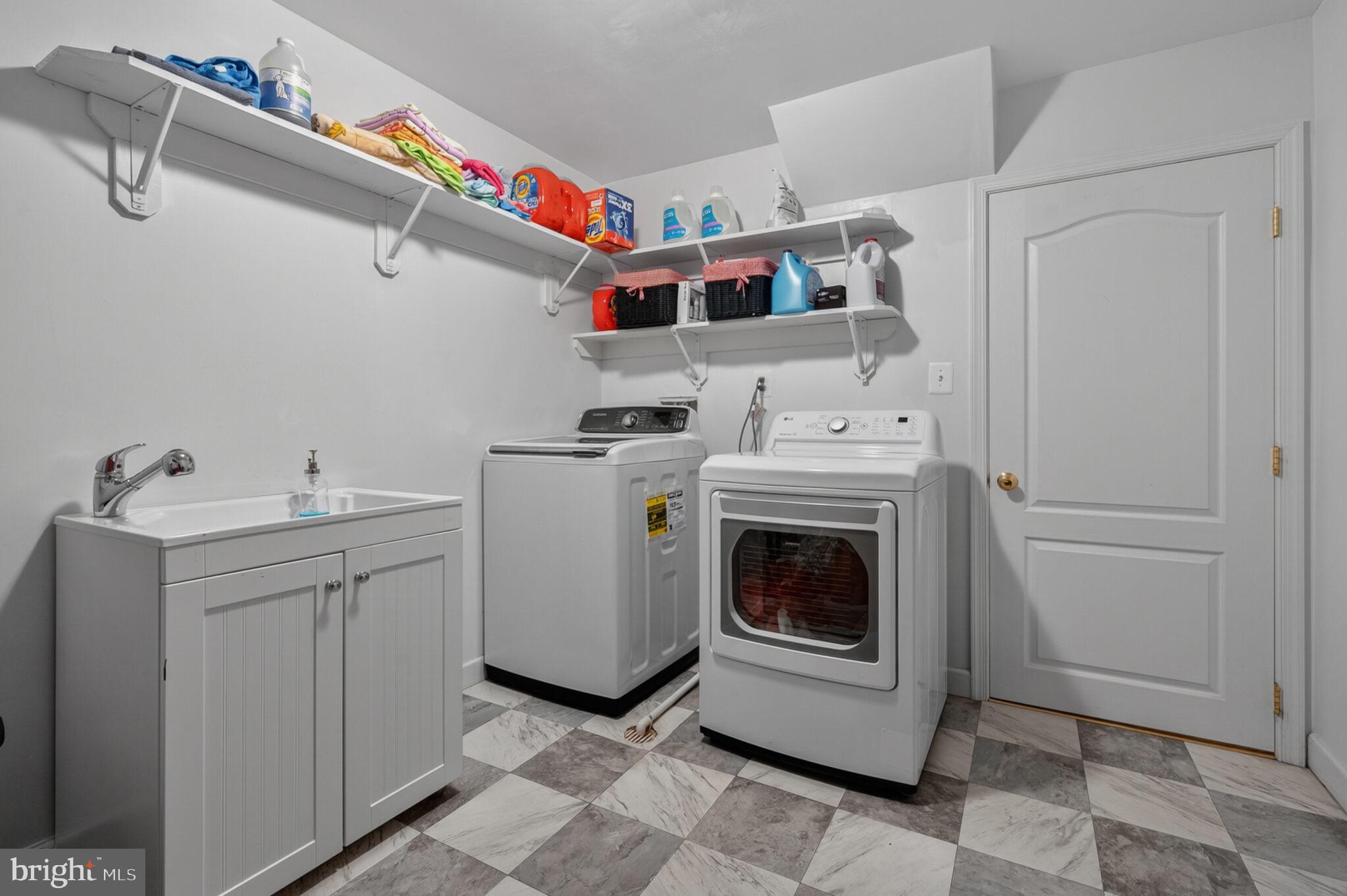 SUZANNE'S WAY - Residential