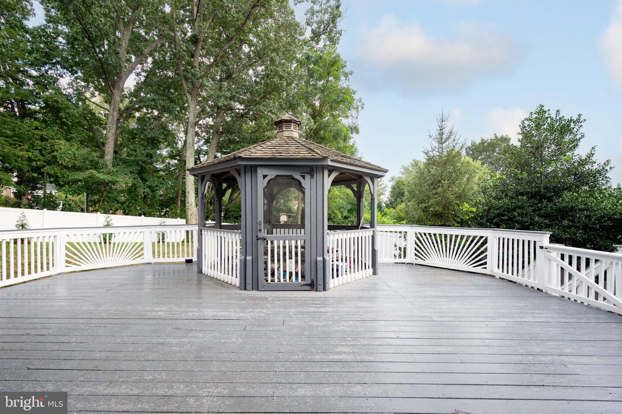 SUZANNE'S WAY - Residential