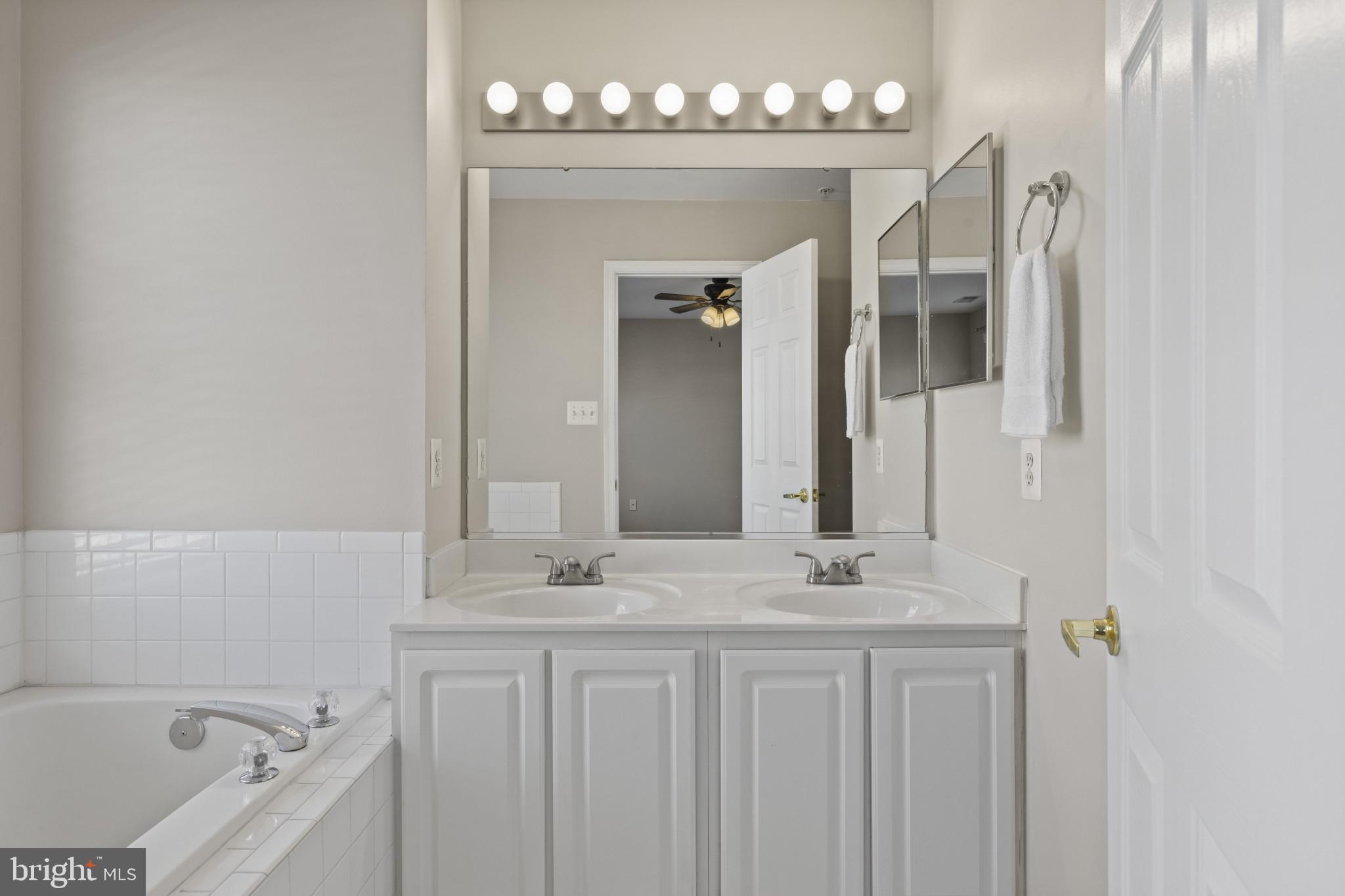 APPLEGATE NORTH - Residential