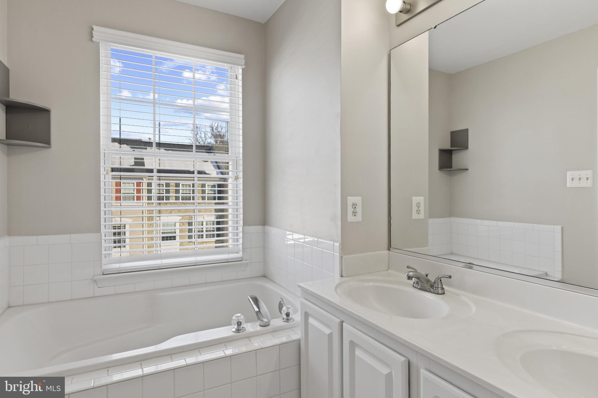 APPLEGATE NORTH - Residential