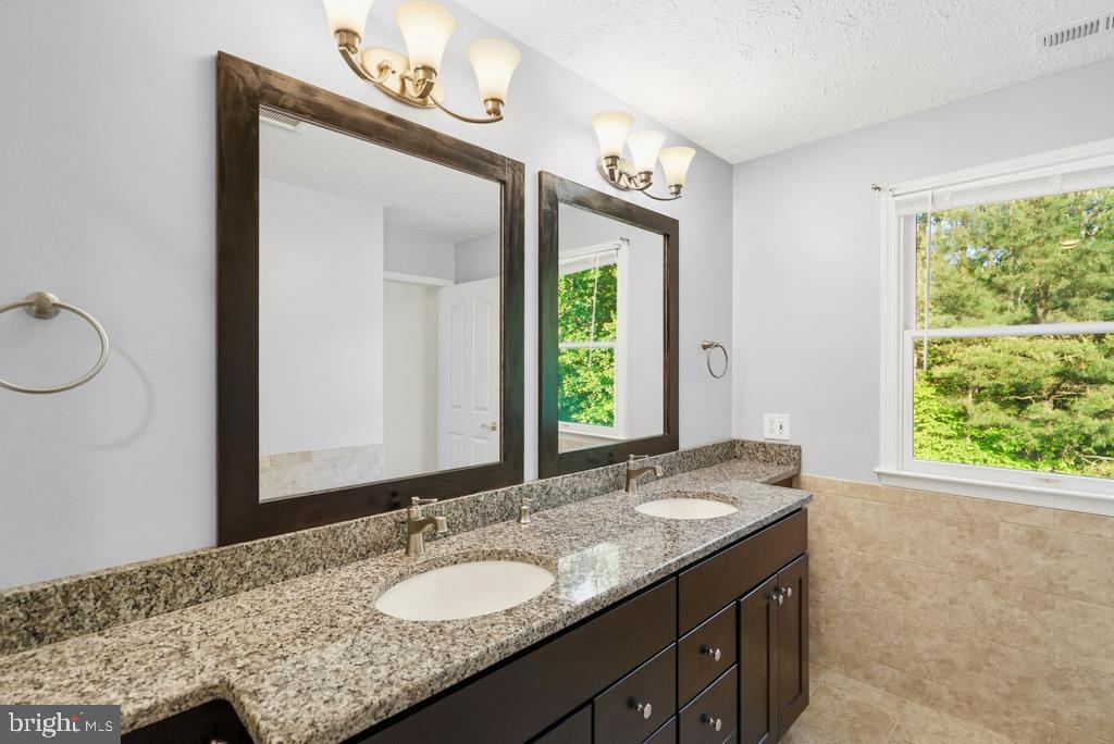 CRESCENT RUN - Residential