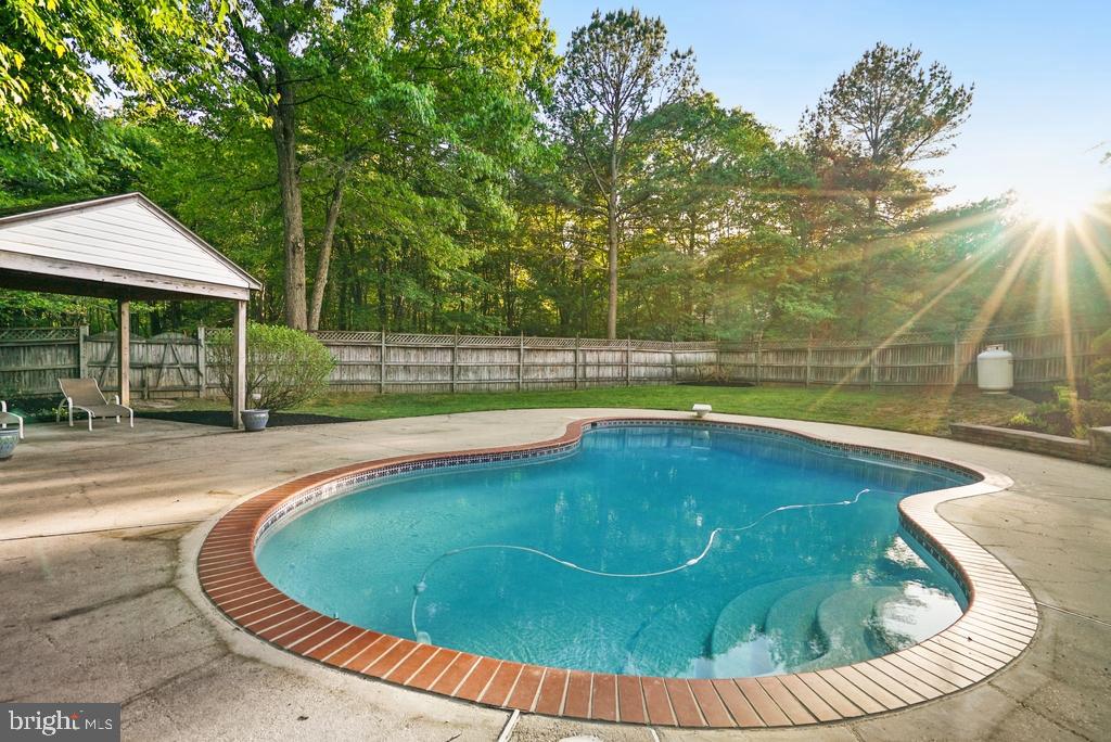 CRESCENT RUN - Residential