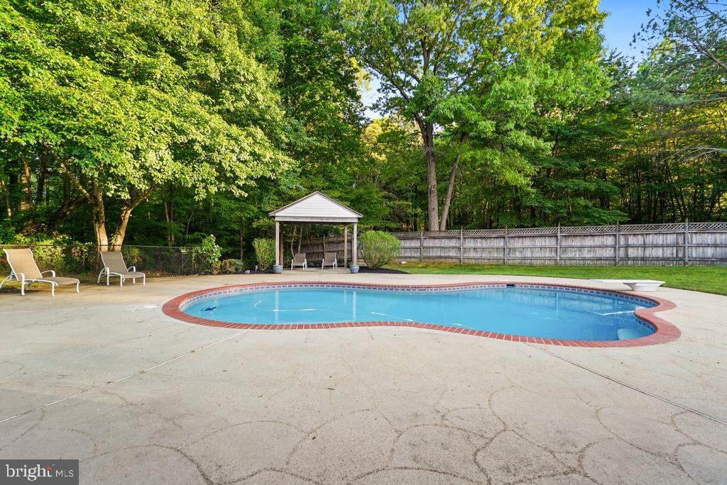 CRESCENT RUN - Residential