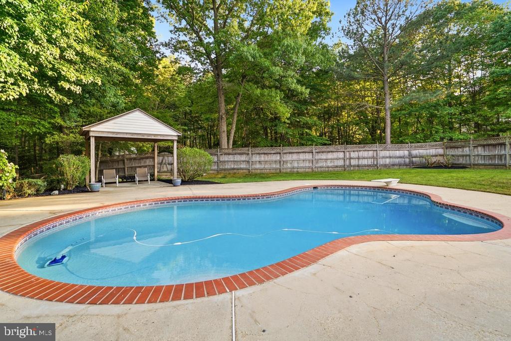 CRESCENT RUN - Residential