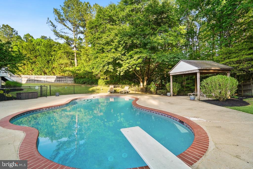 CRESCENT RUN - Residential