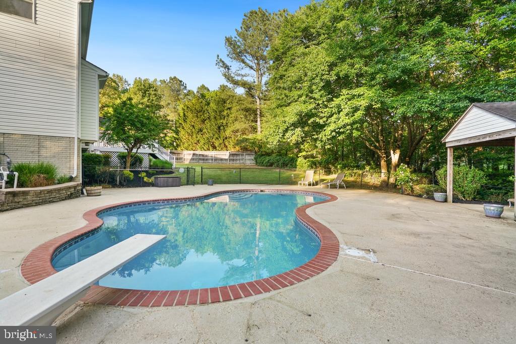 CRESCENT RUN - Residential