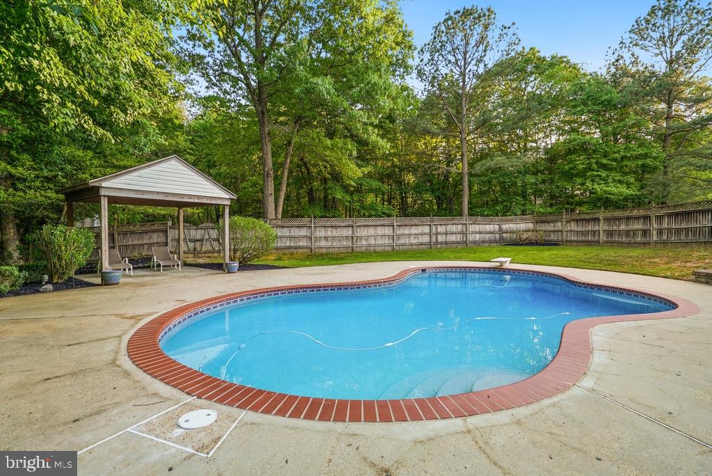 CRESCENT RUN - Residential