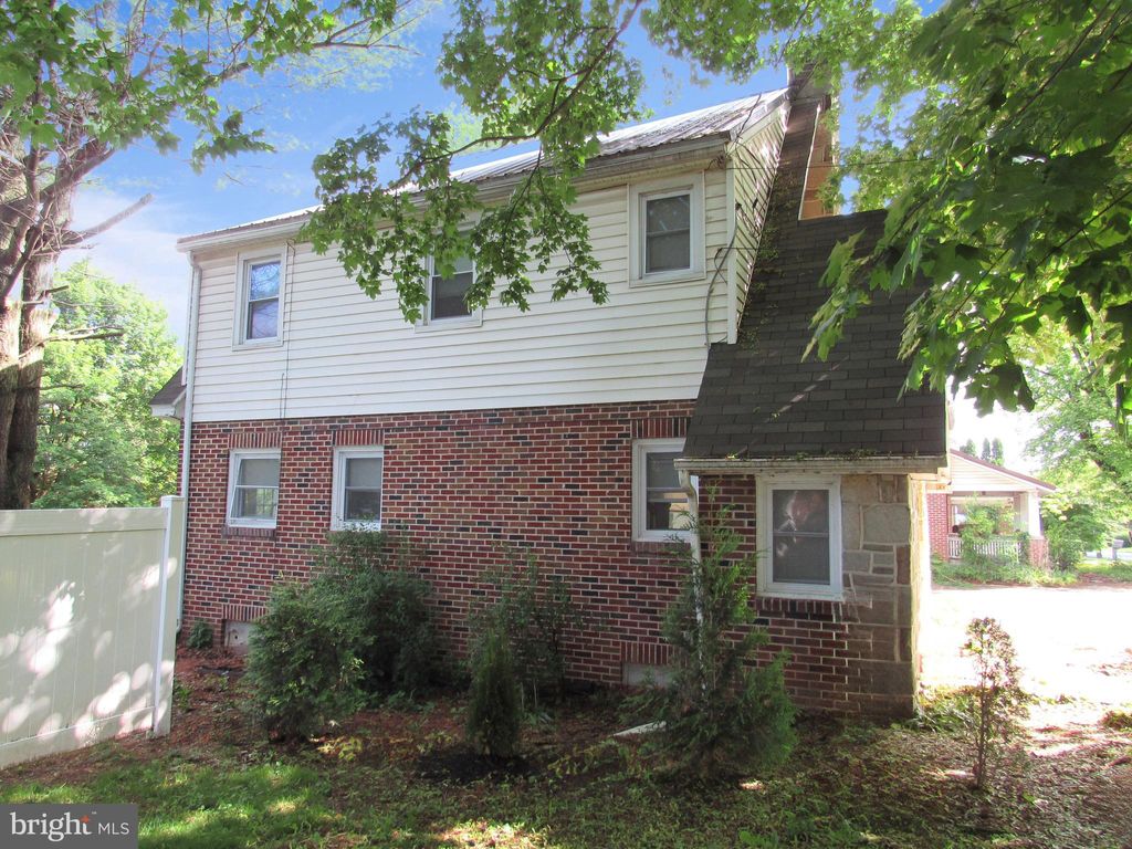 Photo of 410 Hanover Road, YORK, PA 17408 (MLS # PAYK2084714)