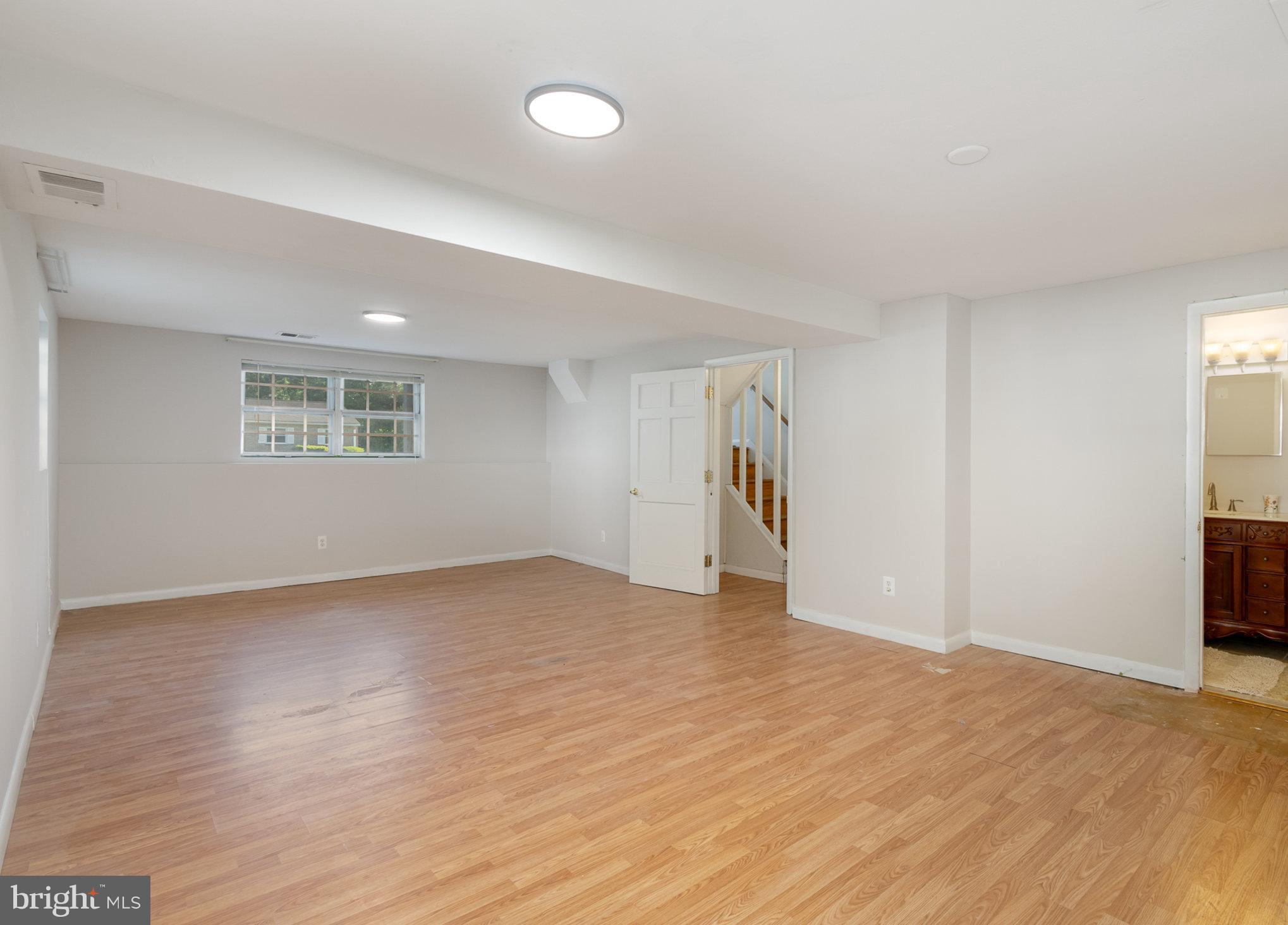 WOODBRIDGE VALLEY - Residential