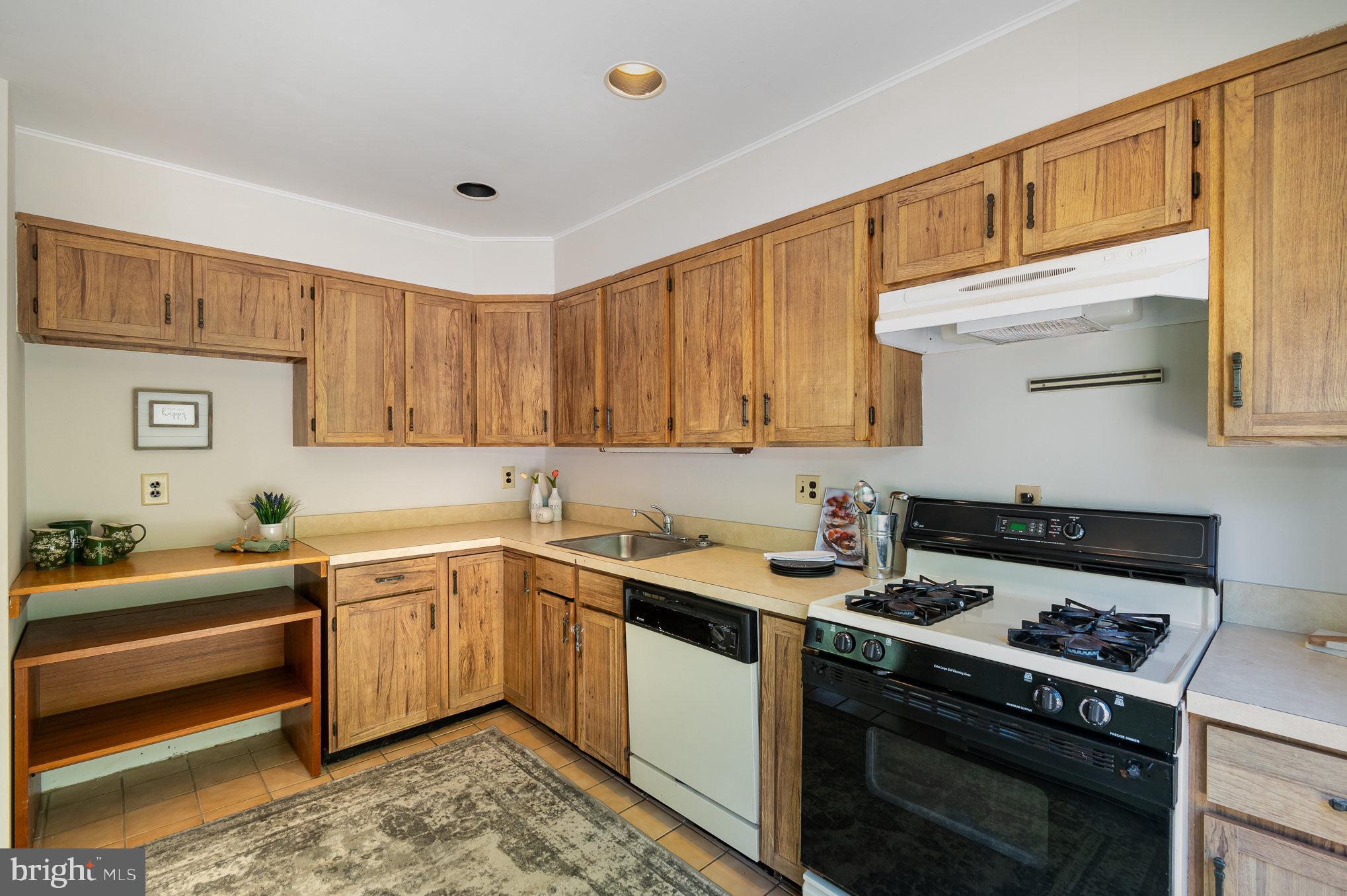 WOODBRIDGE VALLEY - Residential