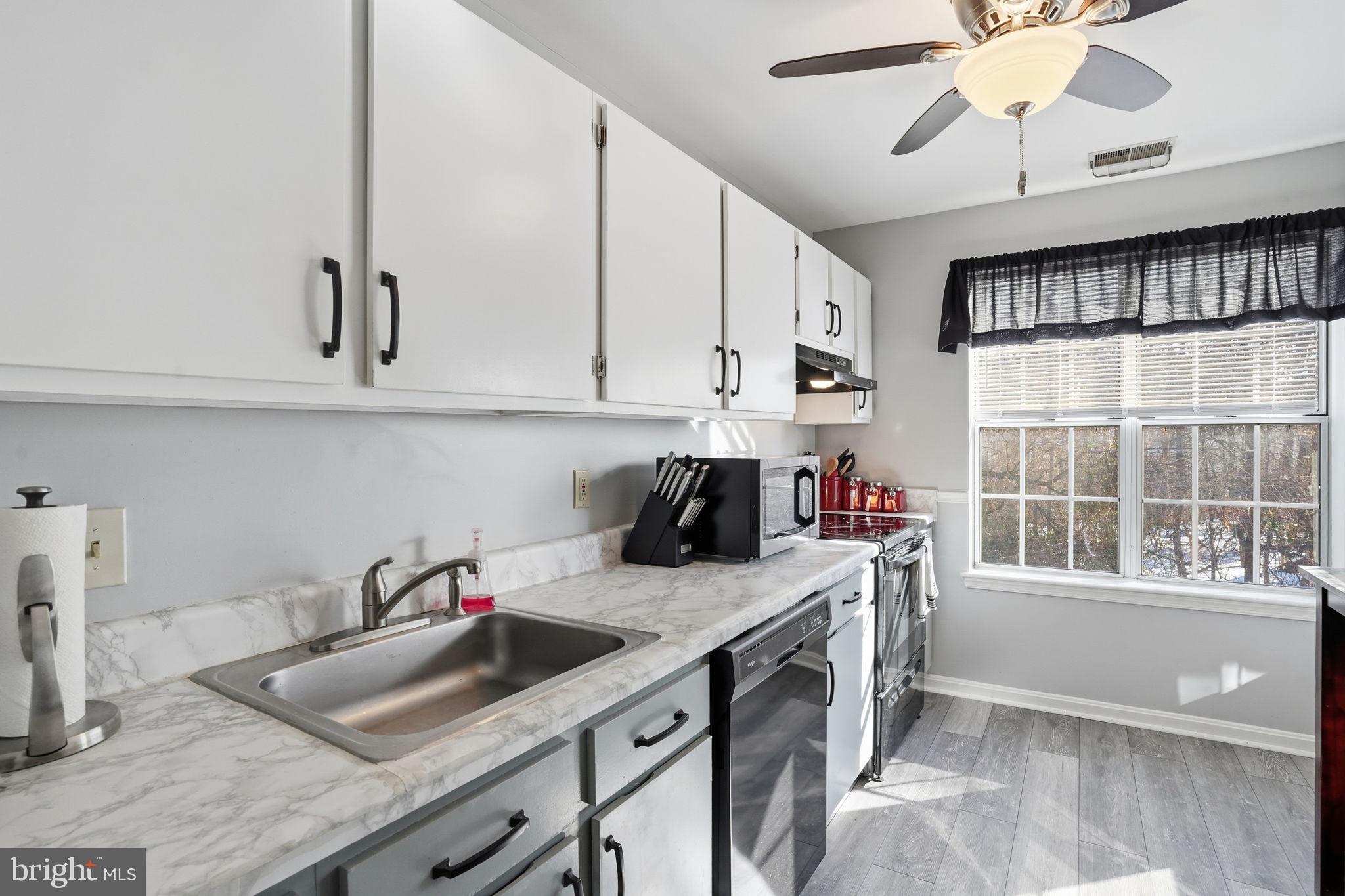 CROMWELL FOUNTAIN - Residential