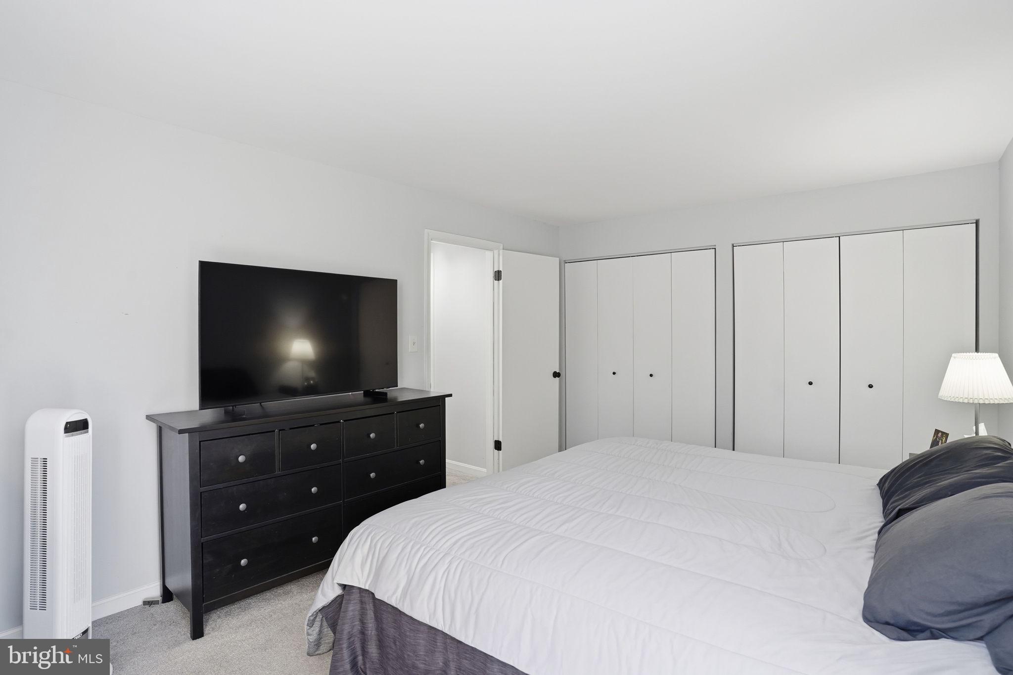 CROMWELL FOUNTAIN - Residential