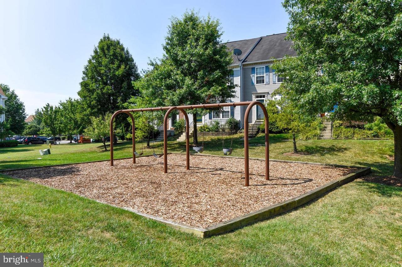 CROMWELL FOUNTAIN - Residential