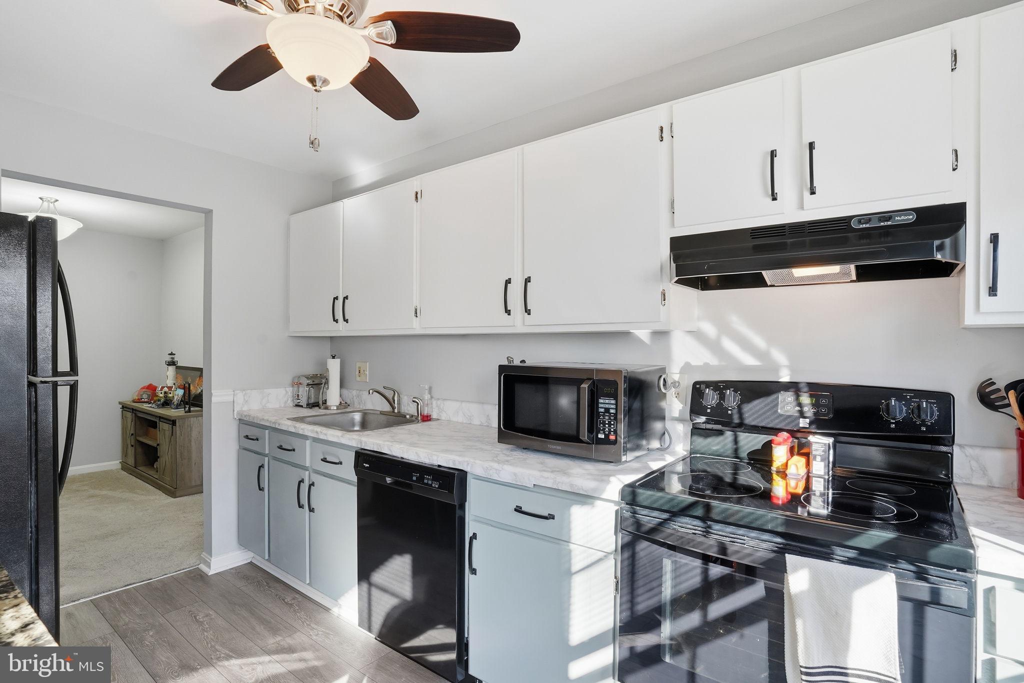 CROMWELL FOUNTAIN - Residential