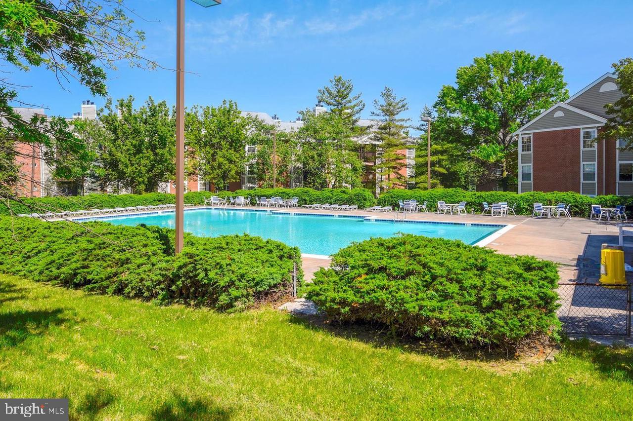 CROMWELL FOUNTAIN - Residential