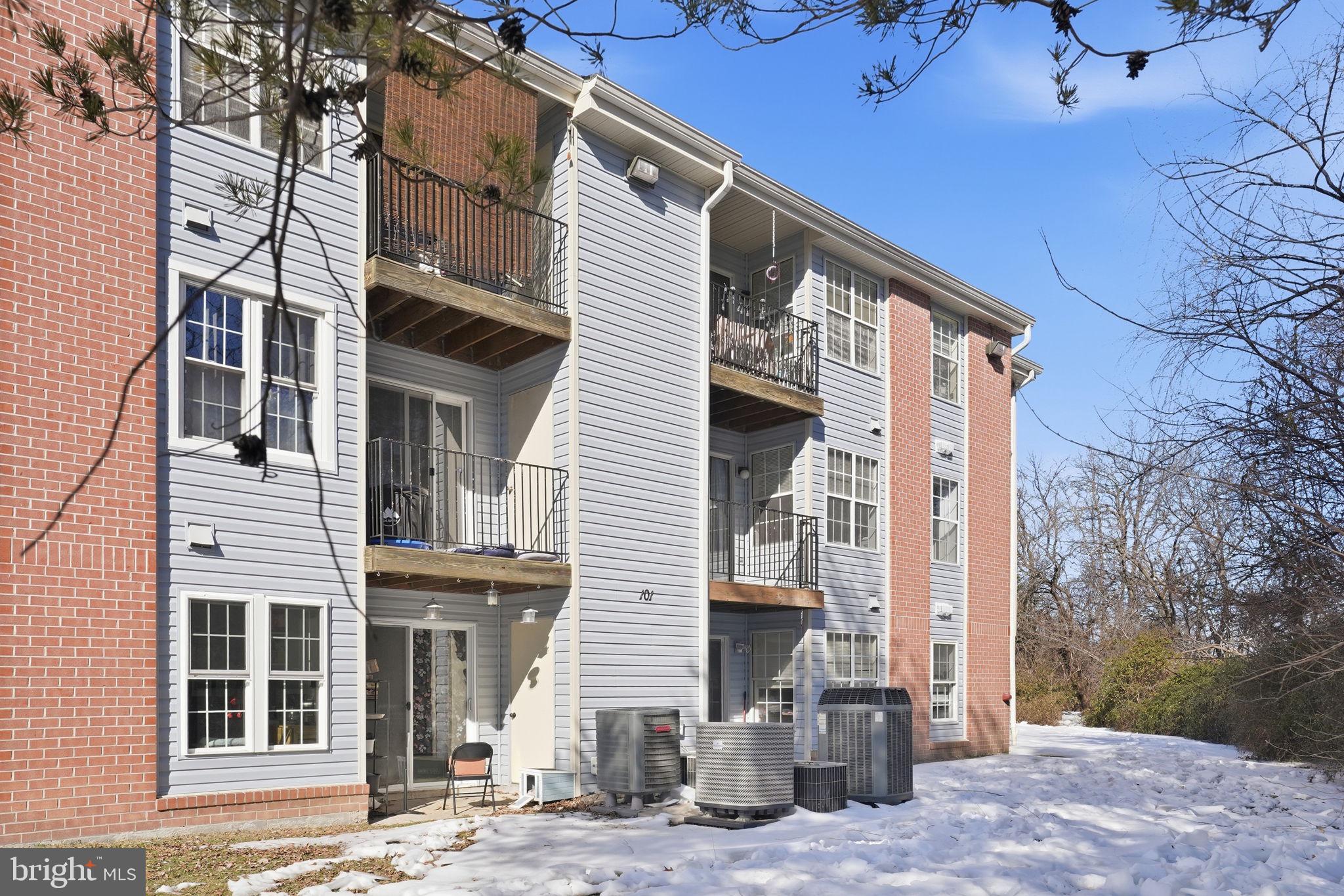 CROMWELL FOUNTAIN - Residential