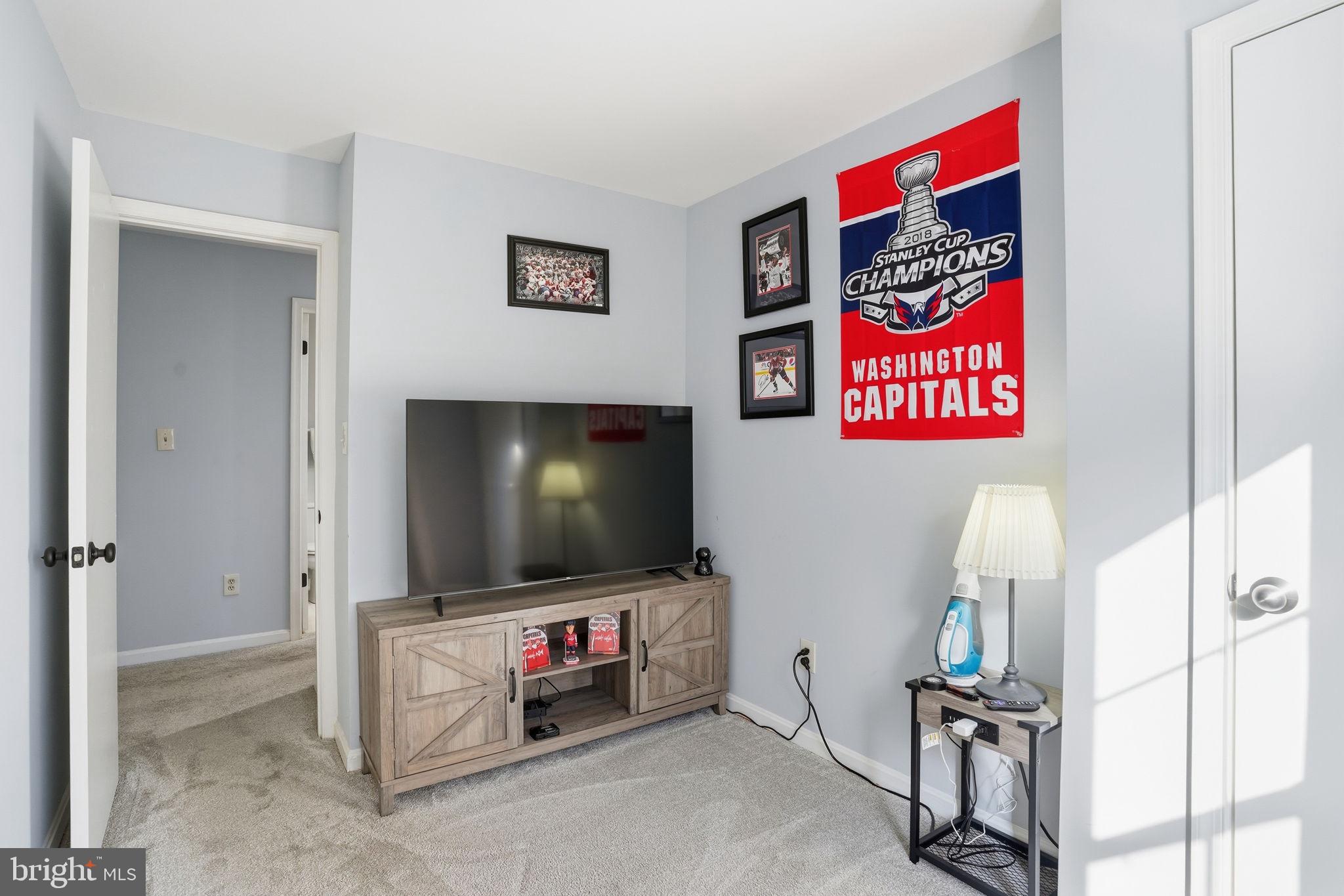 CROMWELL FOUNTAIN - Residential