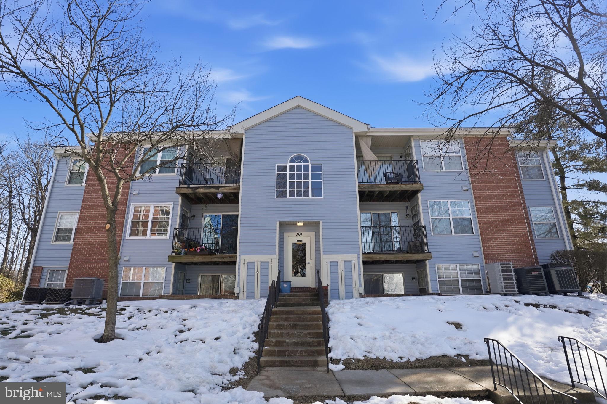 CROMWELL FOUNTAIN - Residential