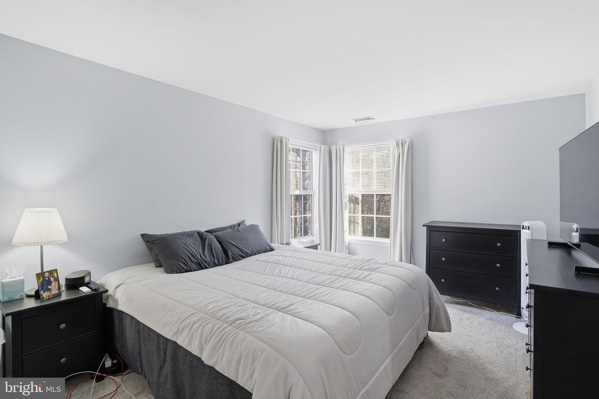 CROMWELL FOUNTAIN - Residential