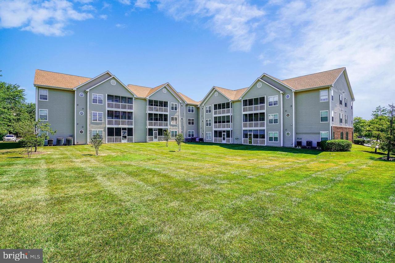 CROMWELL FOUNTAIN - Residential