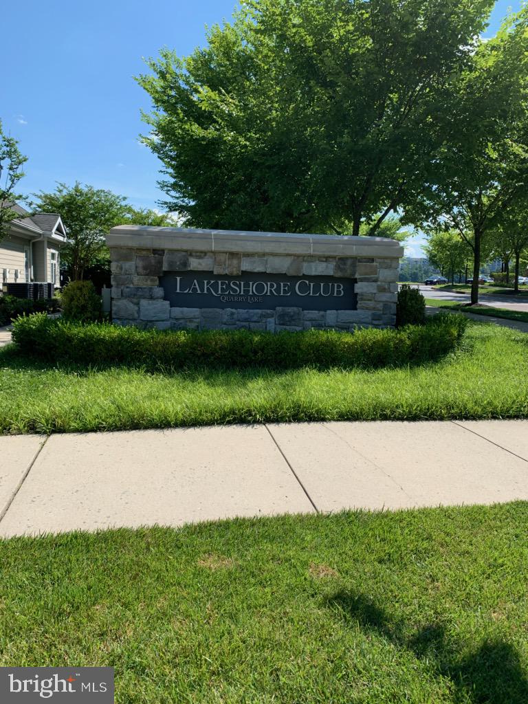 THE BLUFFS AT QUARRY LAKE - Residential