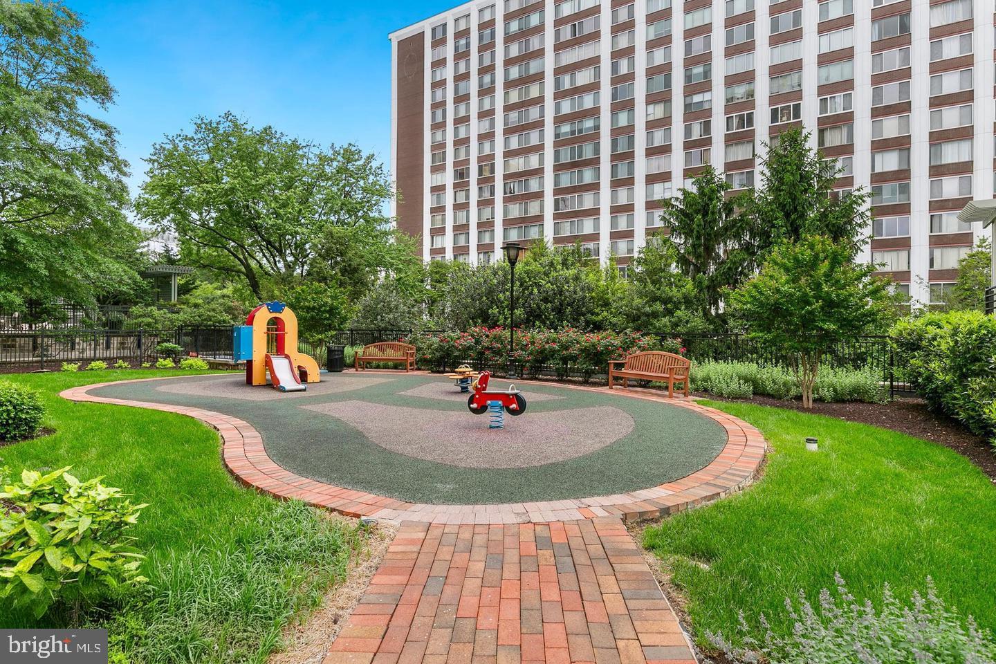 GALLERY AT WHITE FLINT - Residential Lease