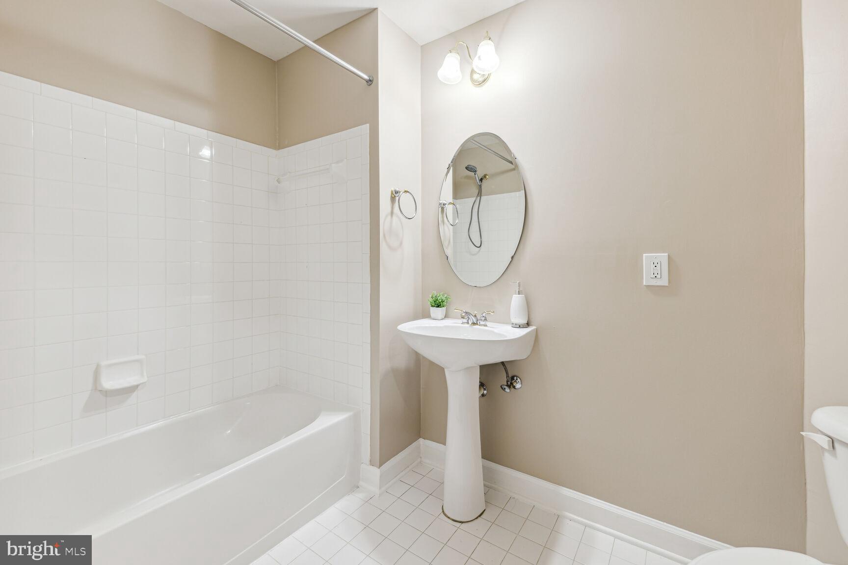 POTOMAC CHASE - Residential