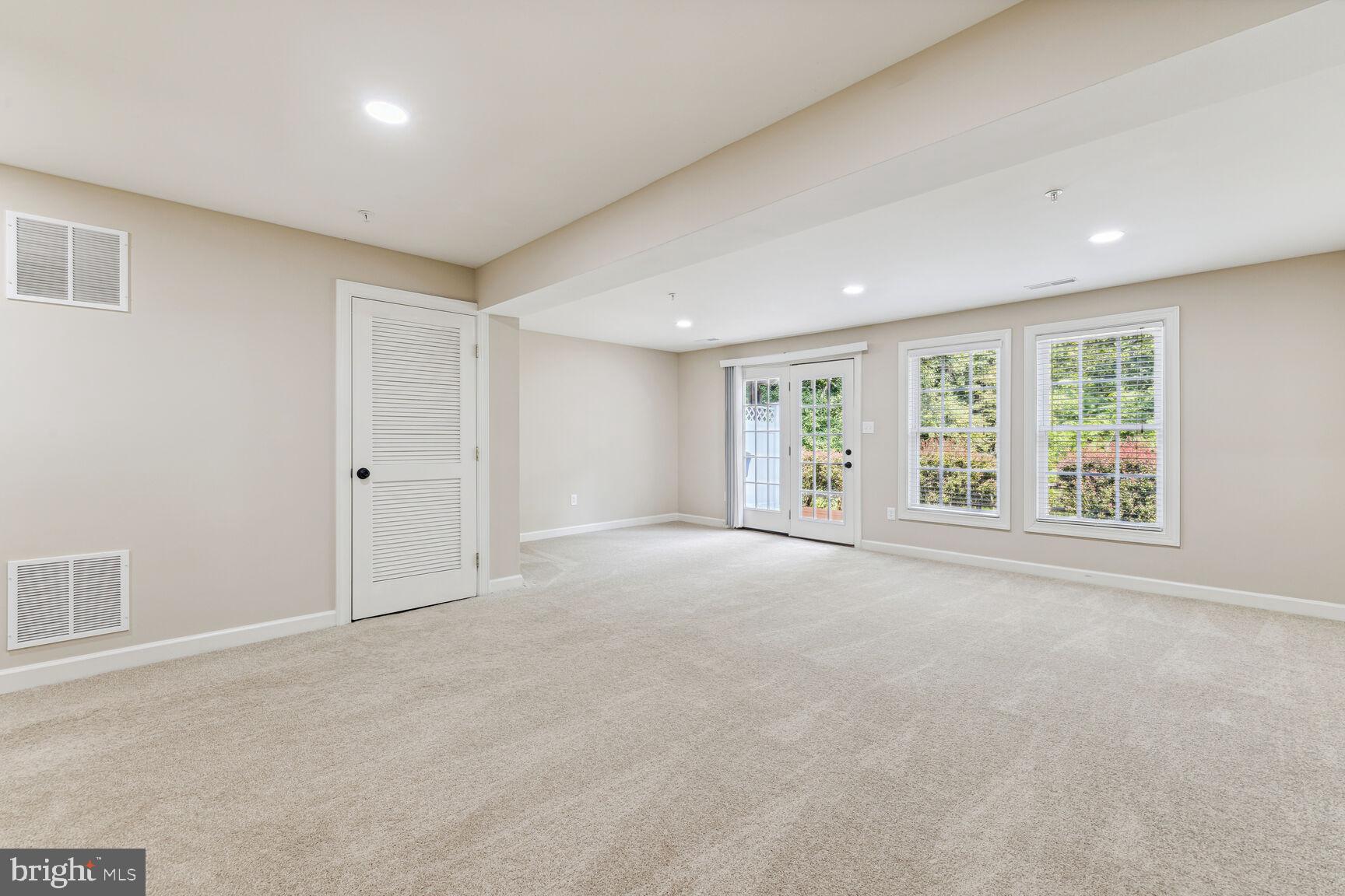 POTOMAC CHASE - Residential