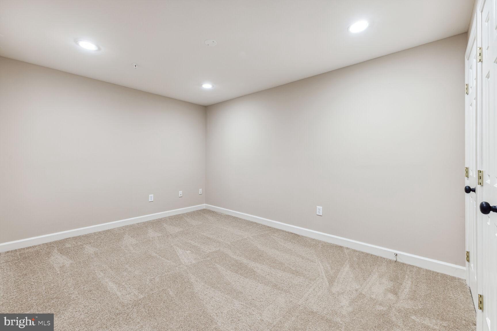 POTOMAC CHASE - Residential