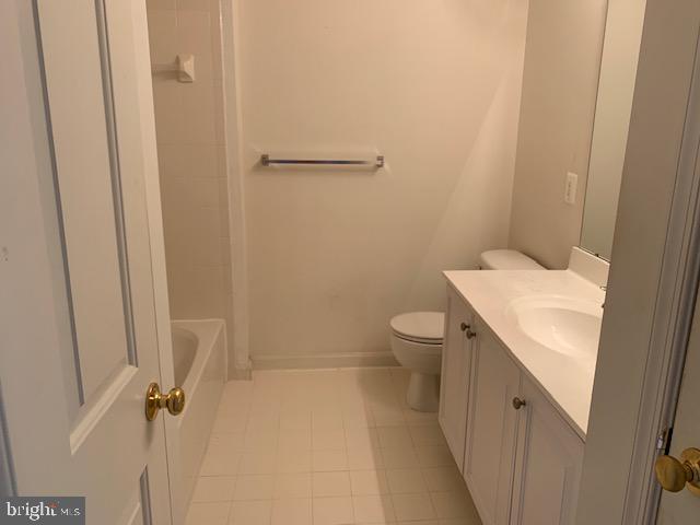 LAKELAND PLACE - Residential Lease