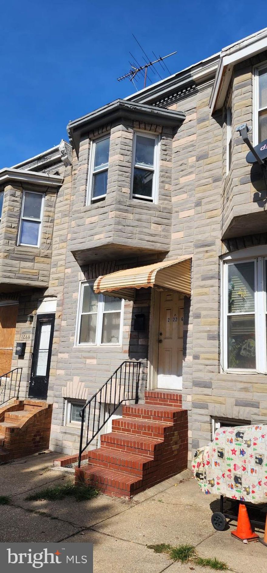 ****BRING ALL INVESTORS!! THIS GREAT PRICE INCLUDES (3) PROPERTIES***2222 Eagle St, also includes 2226 Eagle St, 2218 Eagle St, all three included in the price!***** Two properties are vacant and have 2 bedrooms, 1 bath and the third property (2218) is occupied but currently under "eviction process" since they have not paid for months so sight unseen for 2218)********SOLD AS IS!*******