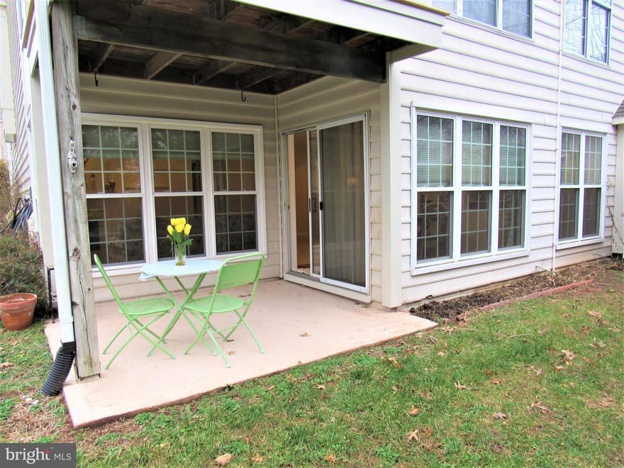 Charming 2 bed, 2 bath condo with upgraded Master Spa Shower with newer carpet & paint.  1 level large condo with private outdoor patio.  Great for dog lover's!  Wheelchair accessible with no stairs to climb. Commuter's dream; close to Prince William Pkwy, 234 & I66.  Close to shopping. Don't wait till it's too late...