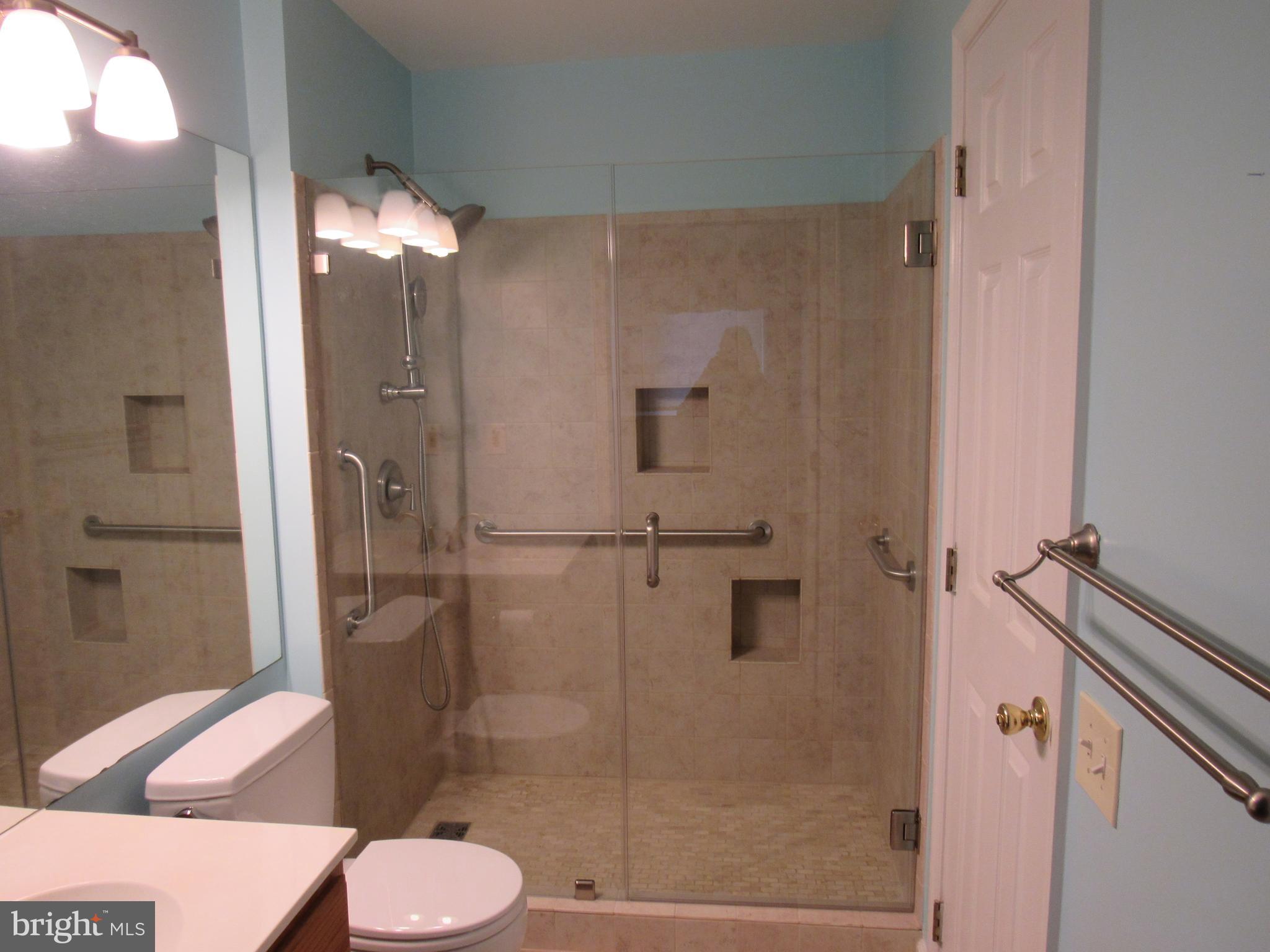 BULL RUN CONDO - Residential