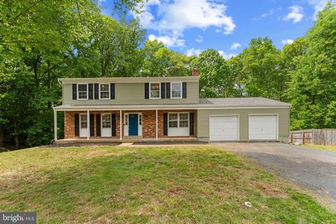 Photo of 2250 Scotch Court, WOODBRIDGE, VA 22191 (MLS # VAPW2118658)
