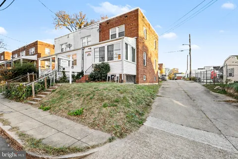 3334 10th Place SE, Washington, DC MLS: DCDC2249046