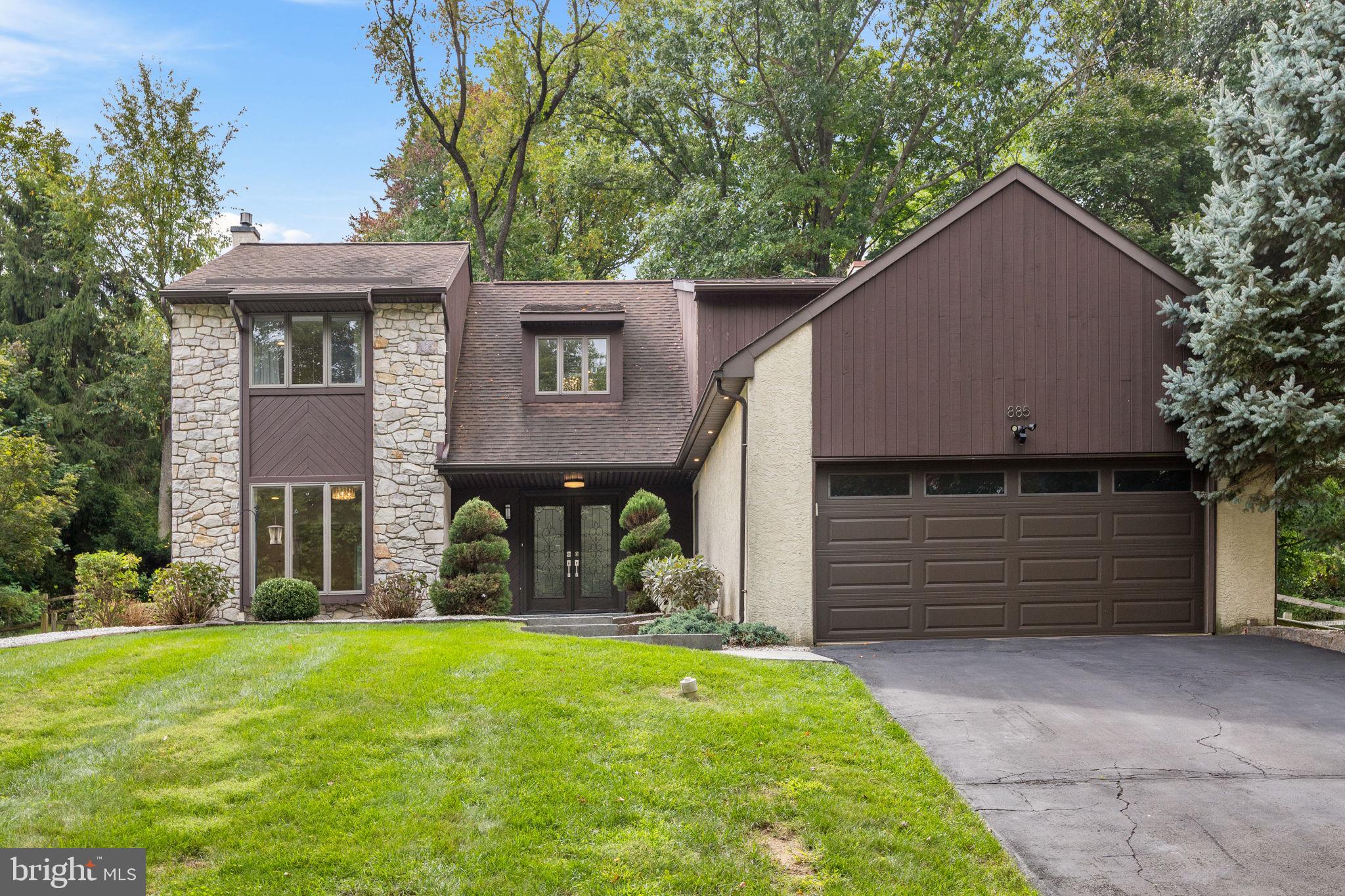 885 SPRING VIEW DRIVE
