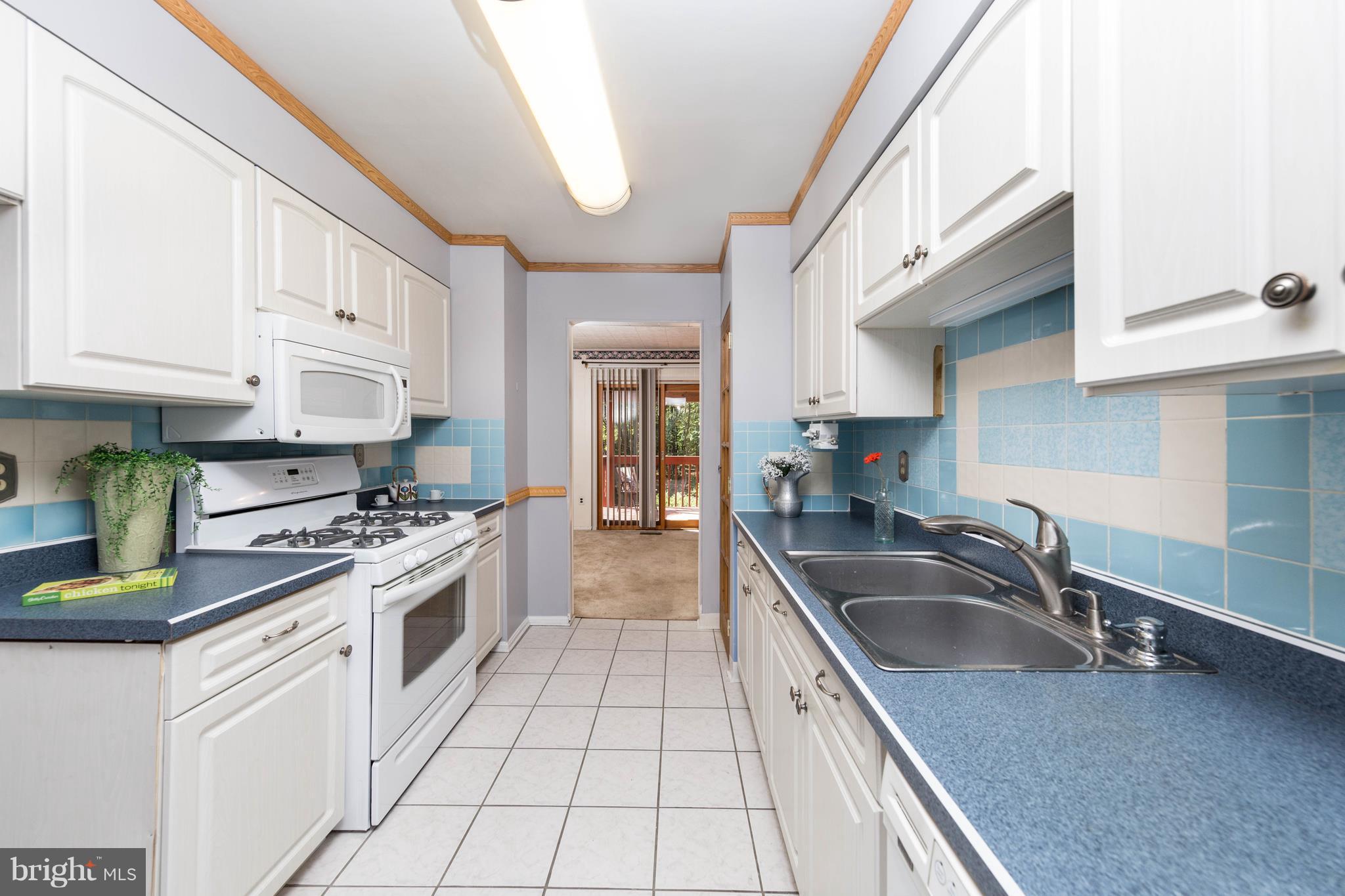 BRENTWOOD SQUARE - Residential