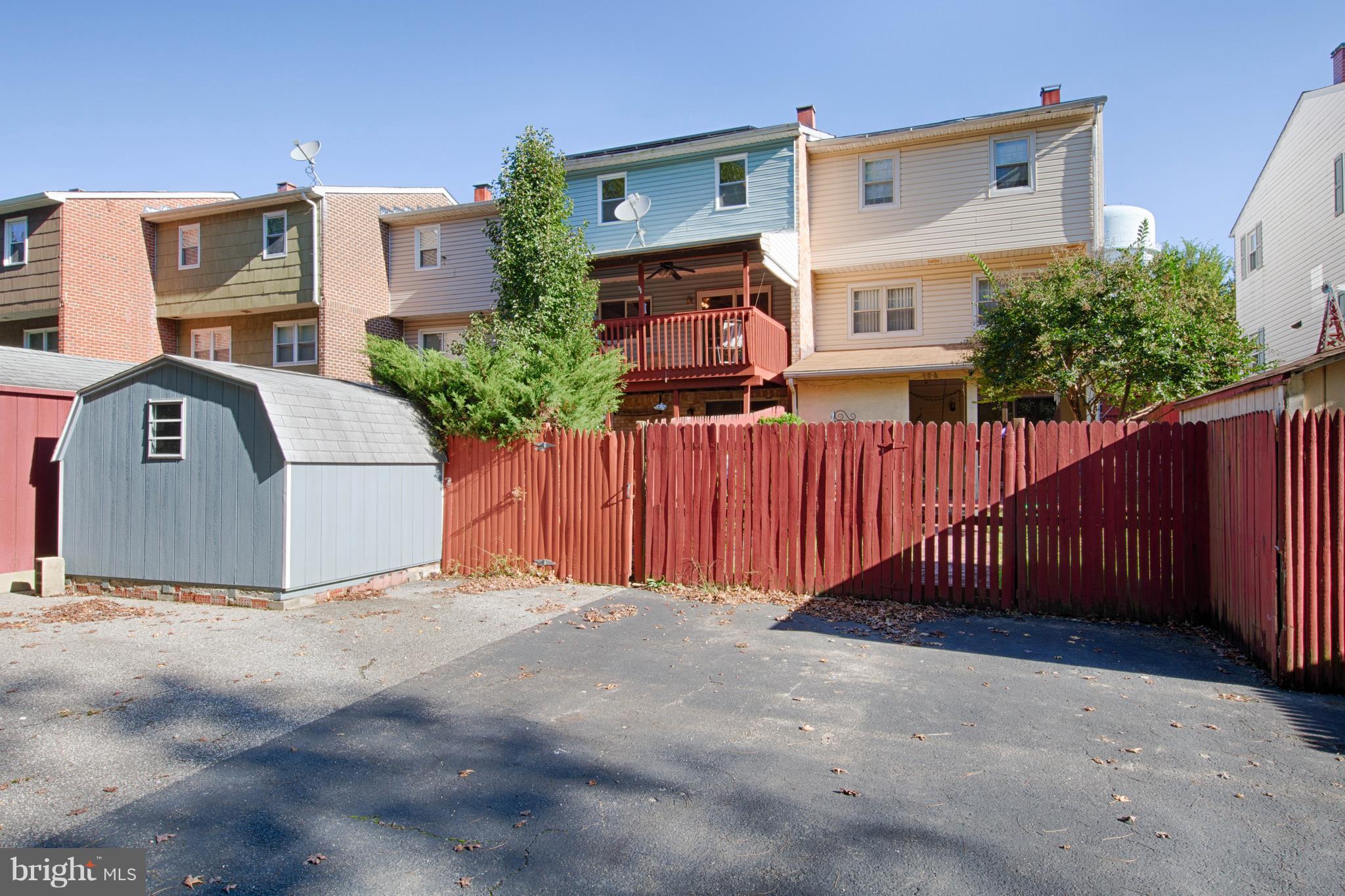 BRENTWOOD SQUARE - Residential