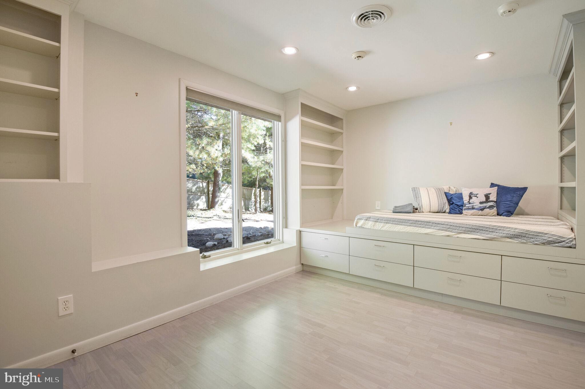 DARNESTOWN OUTSIDE - Residential