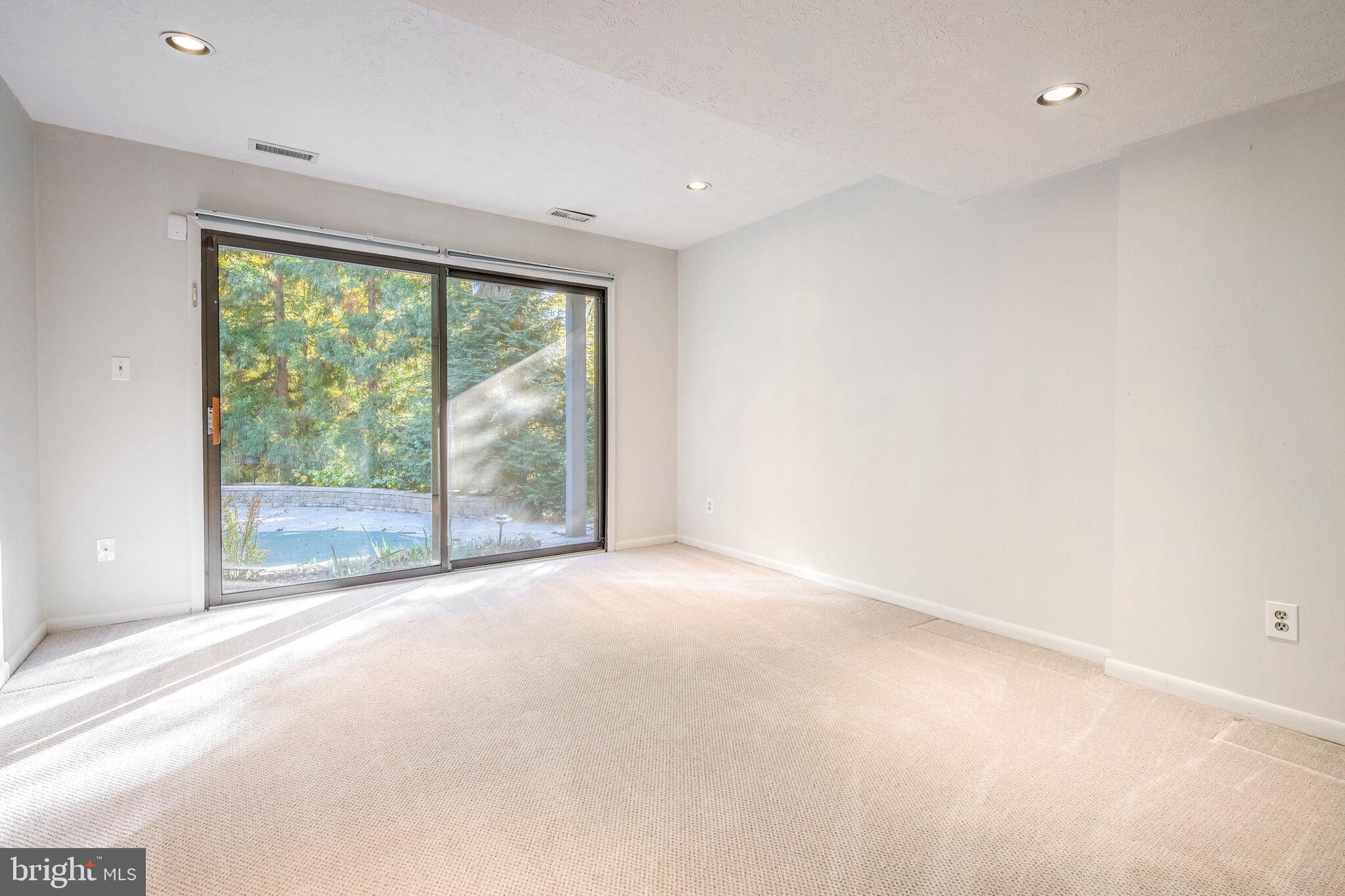 DARNESTOWN OUTSIDE - Residential