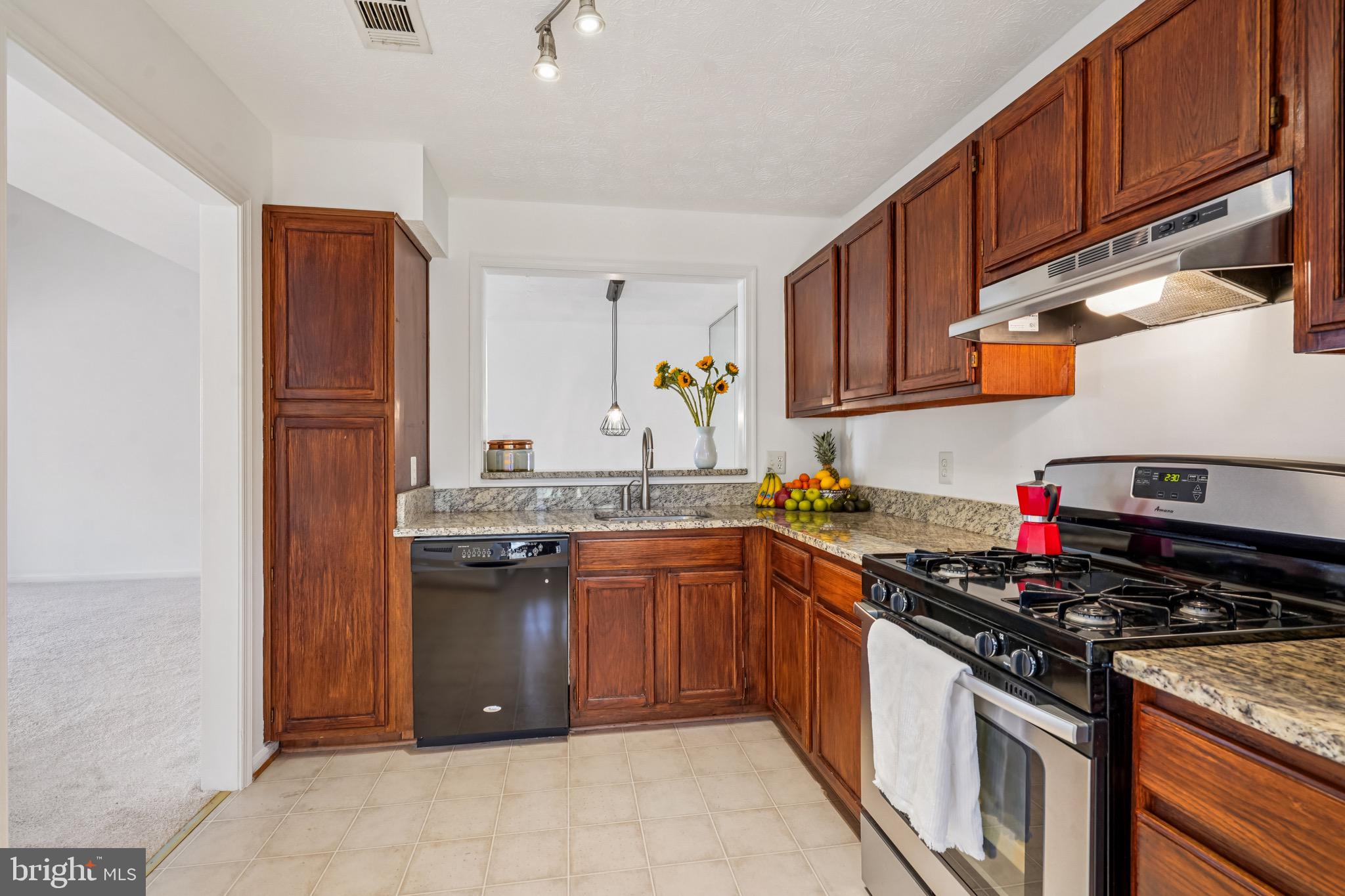 HUNTERS CROSSING - Residential