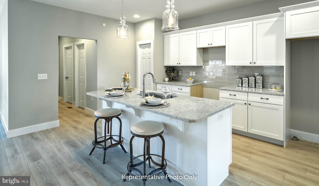 MADISON COURT - Residential
