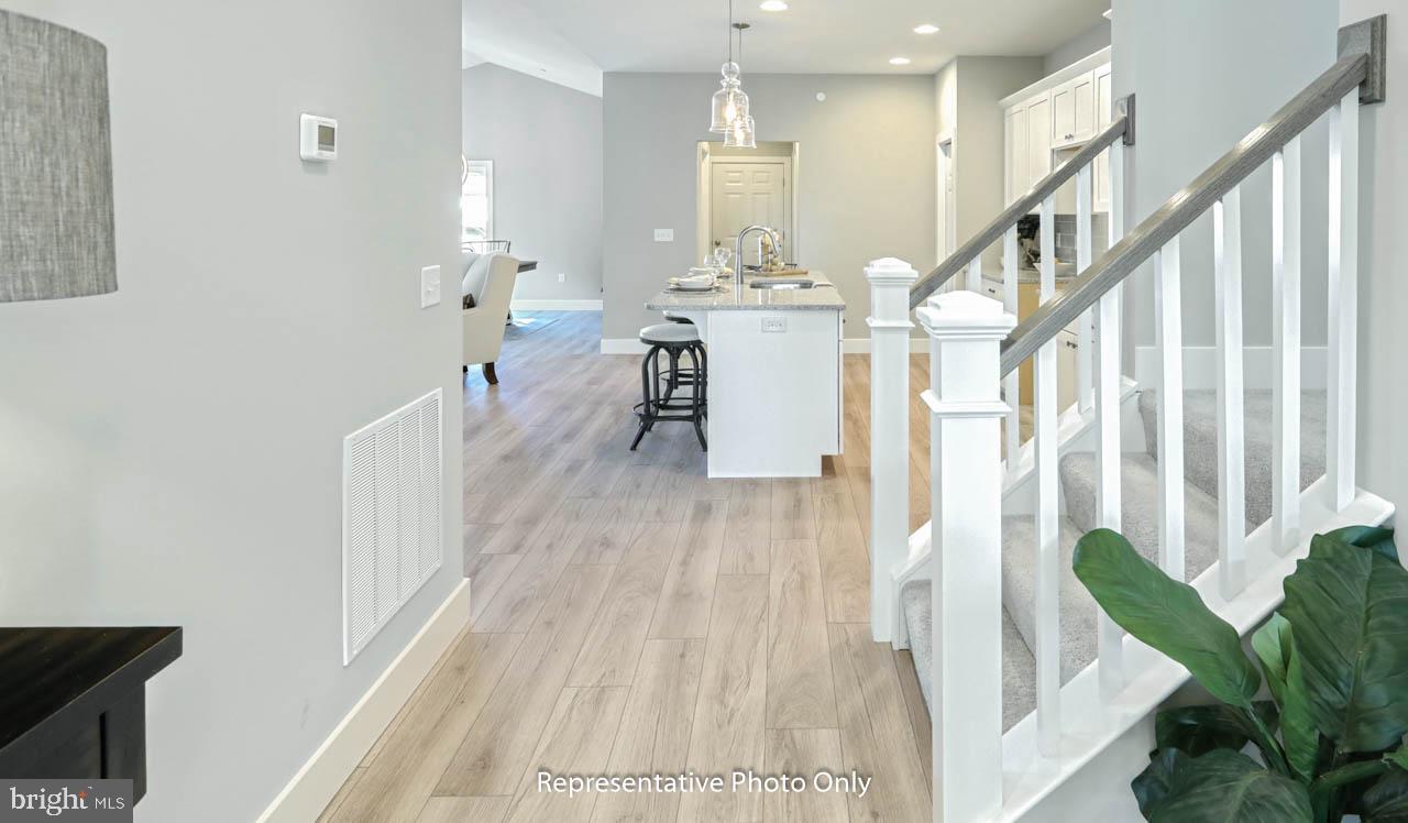 MADISON COURT - Residential