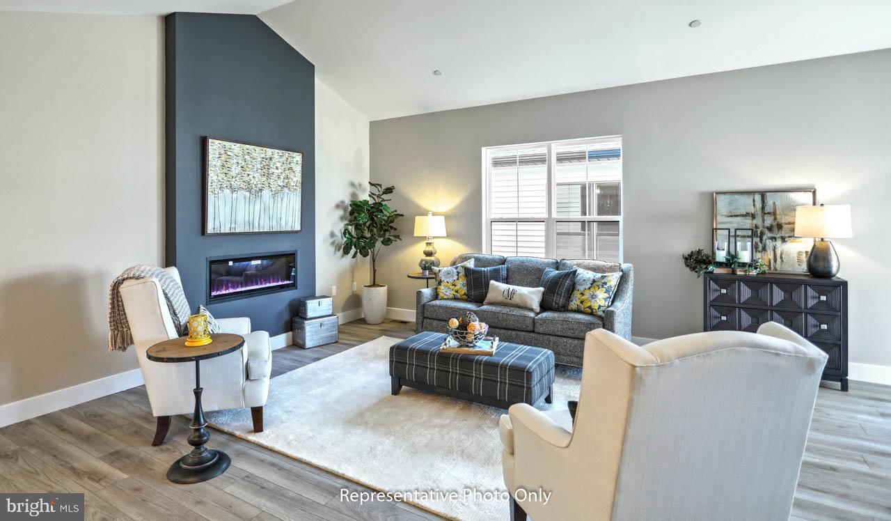 MADISON COURT - Residential