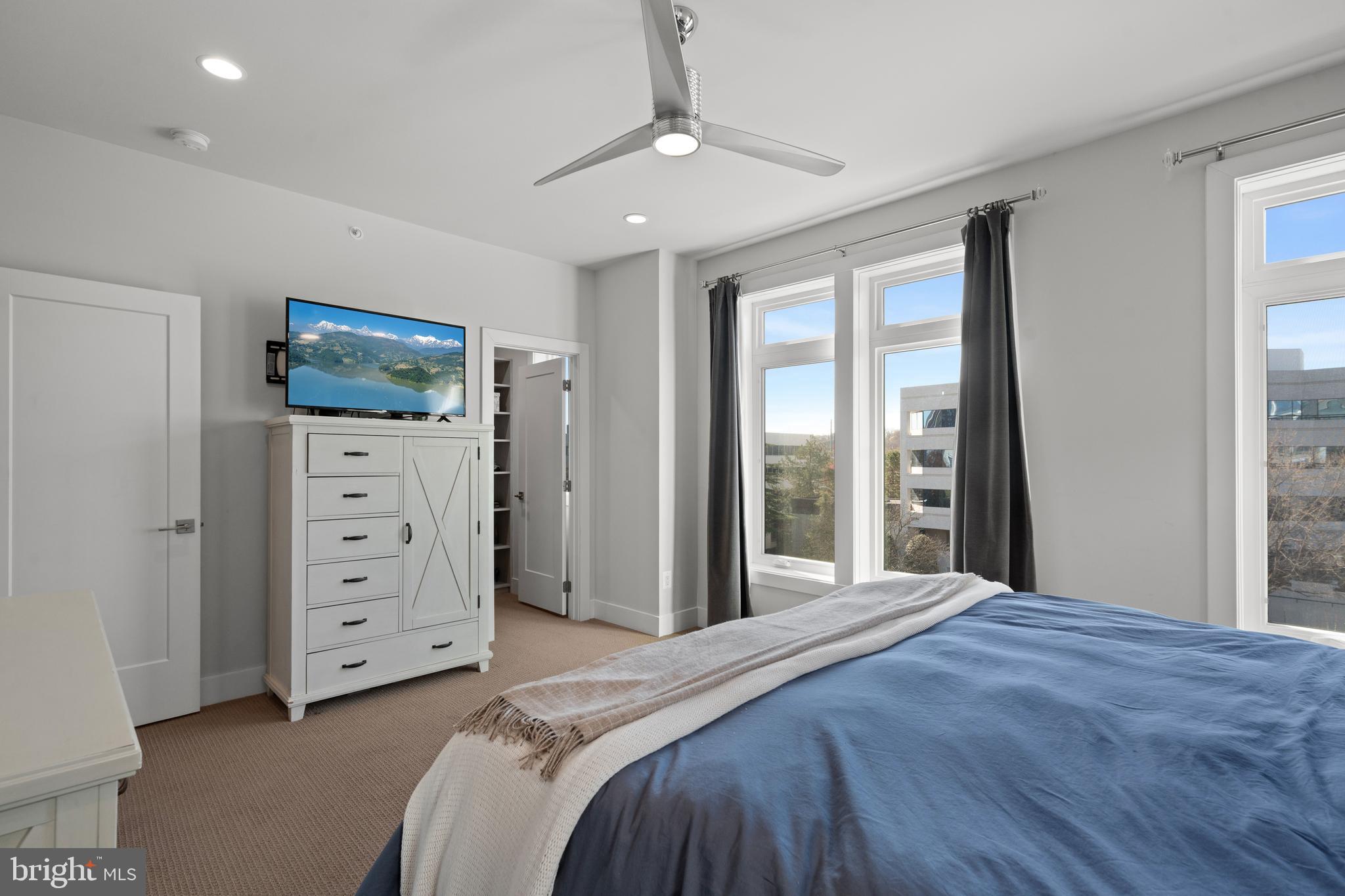 EISENHOWER SQUARE - Residential Lease