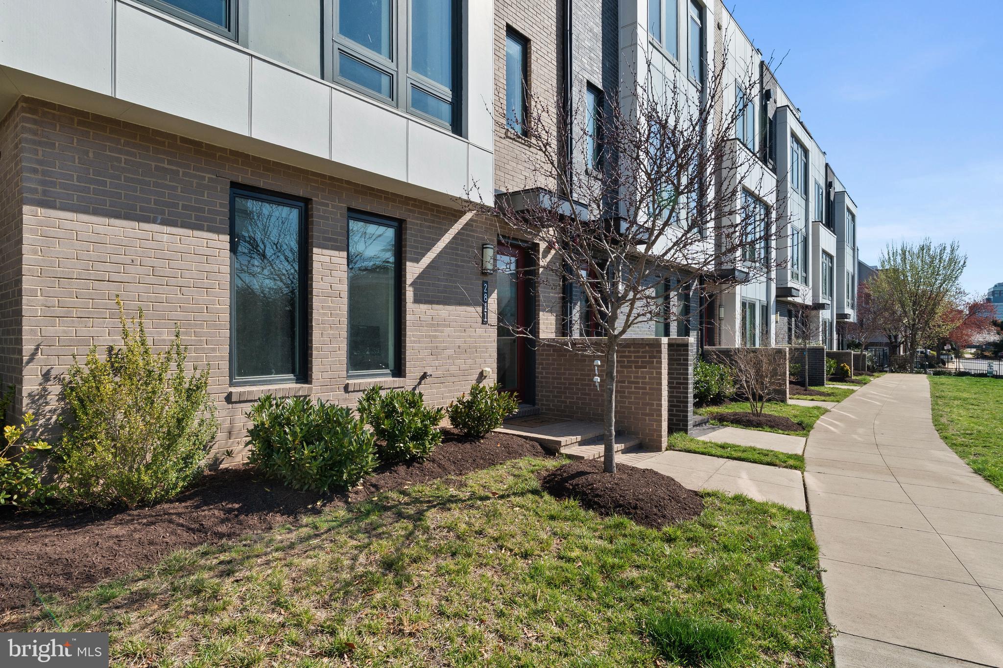 EISENHOWER SQUARE - Residential Lease