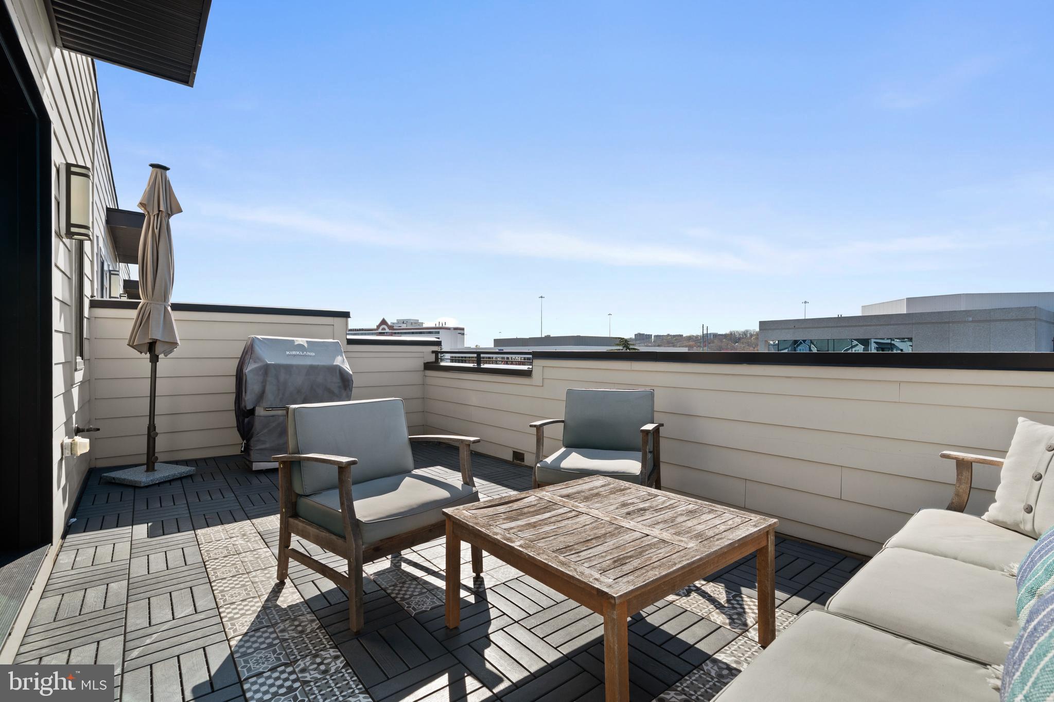 EISENHOWER SQUARE - Residential Lease